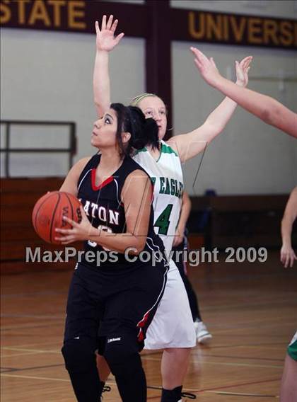 Thumbnail 3 in Rio Vista vs Slaton (Fantasy of Lights Tournament) photogallery.