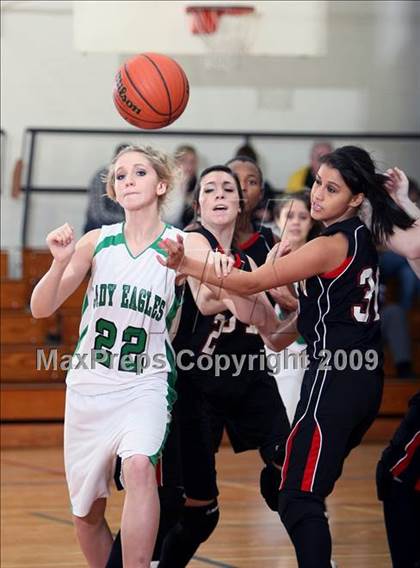 Thumbnail 3 in Rio Vista vs Slaton (Fantasy of Lights Tournament) photogallery.