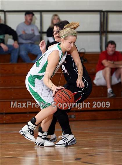 Thumbnail 1 in Rio Vista vs Slaton (Fantasy of Lights Tournament) photogallery.