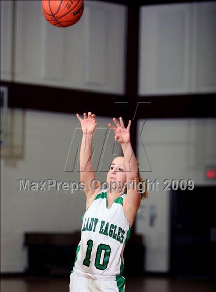 Thumbnail 3 in Rio Vista vs Slaton (Fantasy of Lights Tournament) photogallery.