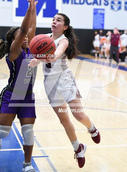 Thumbnail 3 in Valley Vista vs. Hamilton (AIA 6A Final) photogallery.