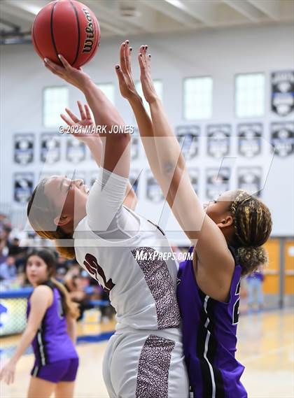 Thumbnail 1 in Valley Vista vs. Hamilton (AIA 6A Final) photogallery.
