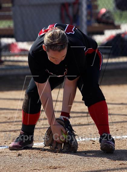 Thumbnail 2 in North vs Delano (Mira Monte Invitational) photogallery.