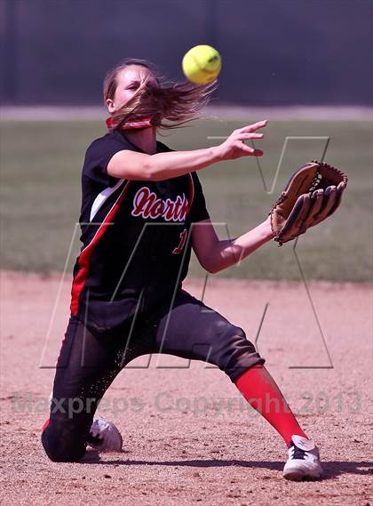 Thumbnail 3 in North vs Delano (Mira Monte Invitational) photogallery.