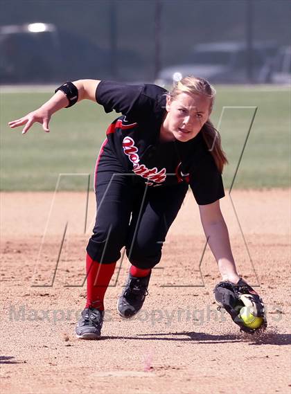 Thumbnail 3 in North vs Delano (Mira Monte Invitational) photogallery.