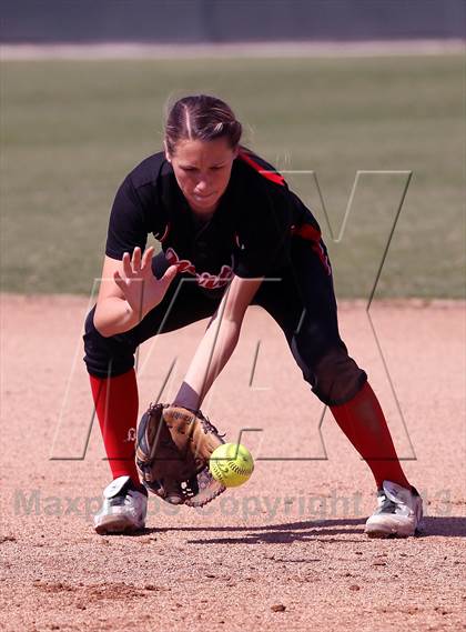 Thumbnail 1 in North vs Delano (Mira Monte Invitational) photogallery.