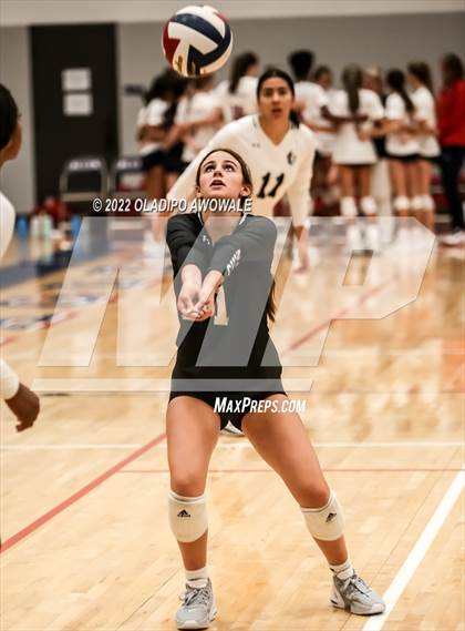 Thumbnail 2 in Bishop Lynch vs. Plano photogallery.