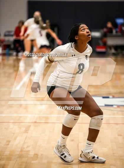 Thumbnail 2 in Bishop Lynch vs. Plano photogallery.