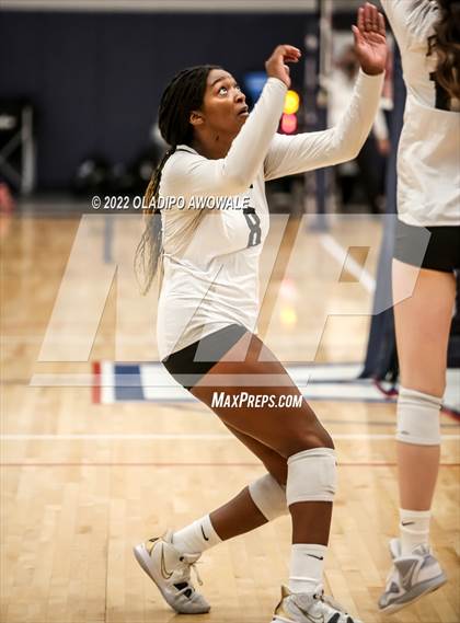 Thumbnail 3 in Bishop Lynch vs. Plano photogallery.