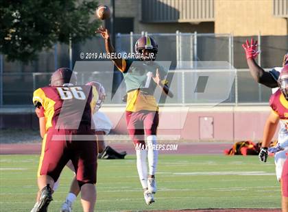 Thumbnail 3 in Liberty vs Edison (Scrimmage) photogallery.