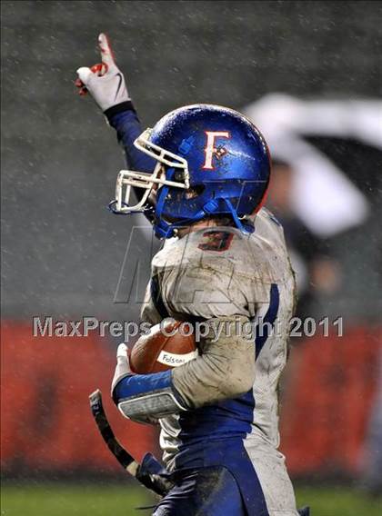 Thumbnail 3 in Serra vs. Folsom (CIF State D2 Final) photogallery.
