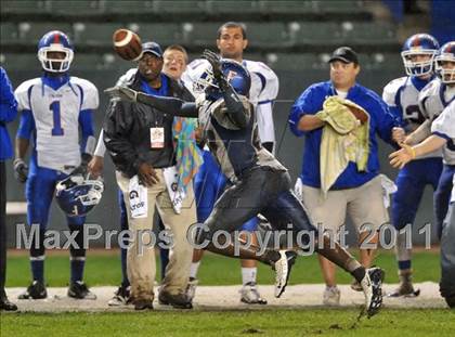 Thumbnail 3 in Serra vs. Folsom (CIF State D2 Final) photogallery.