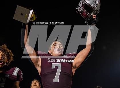 Thumbnail 1 in Sinton vs. Lago Vista (UIL Football 4A Division 2 Area) photogallery.