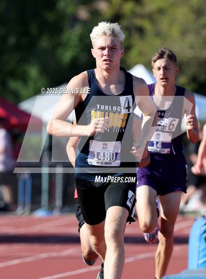 Thumbnail 1 in Halden Invitational (1600 Meter) photogallery.