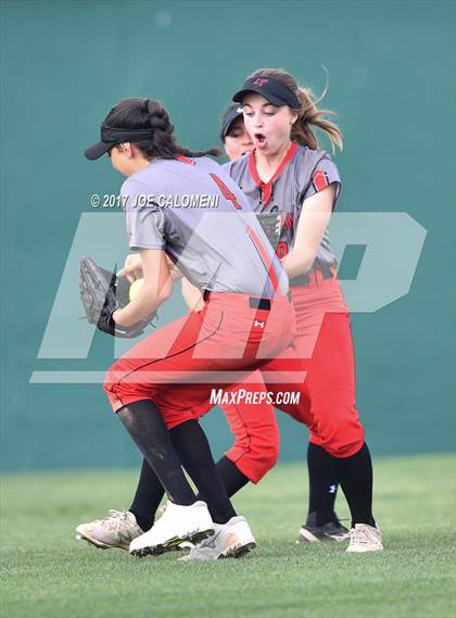 Thumbnail 2 in Reagan [Ronald] vs Lake Travis (UIL 6A Bi-District Playoff) photogallery.