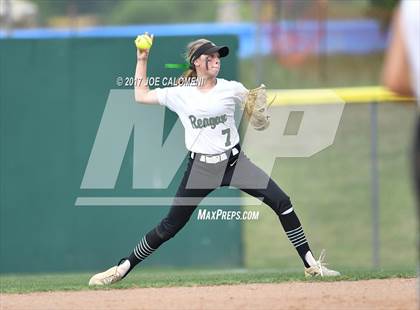 Thumbnail 3 in Reagan [Ronald] vs Lake Travis (UIL 6A Bi-District Playoff) photogallery.