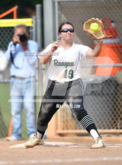 Thumbnail 1 in Reagan [Ronald] vs Lake Travis (UIL 6A Bi-District Playoff) photogallery.
