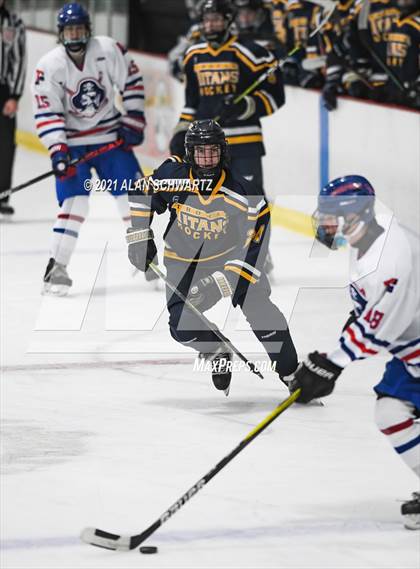 Thumbnail 3 in Webster-Thomas vs. Fairport photogallery.