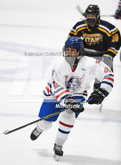 Thumbnail 3 in Webster-Thomas vs. Fairport photogallery.