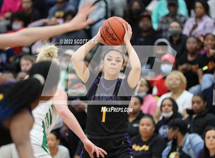 Thumbnail 2 in Dublin Coffman vs. Reynoldsburg (OHSAA D1 Regional Final) photogallery.