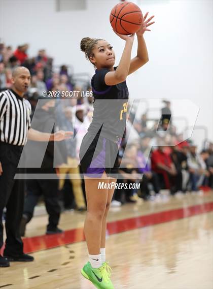 Thumbnail 1 in Dublin Coffman vs. Reynoldsburg (OHSAA D1 Regional Final) photogallery.