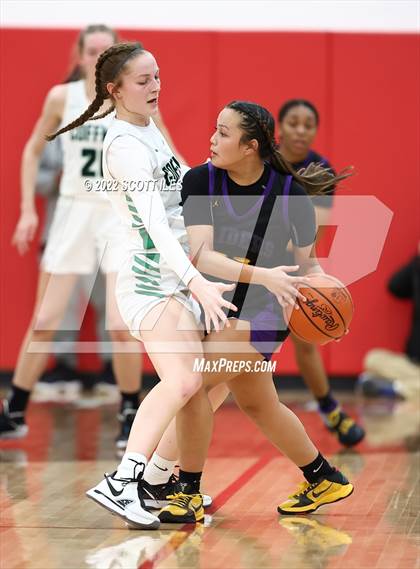 Thumbnail 3 in Dublin Coffman vs. Reynoldsburg (OHSAA D1 Regional Final) photogallery.