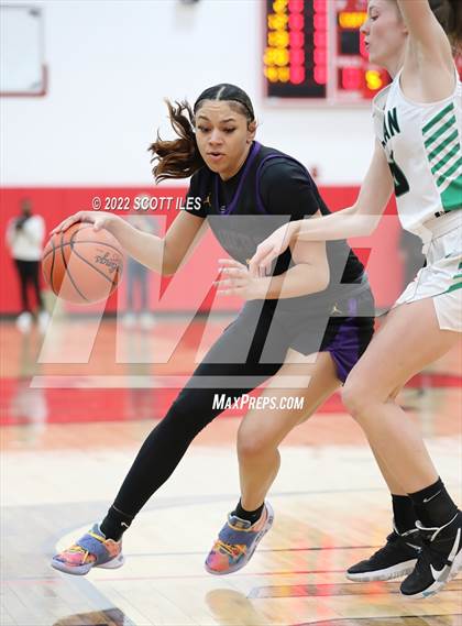 Thumbnail 2 in Dublin Coffman vs. Reynoldsburg (OHSAA D1 Regional Final) photogallery.