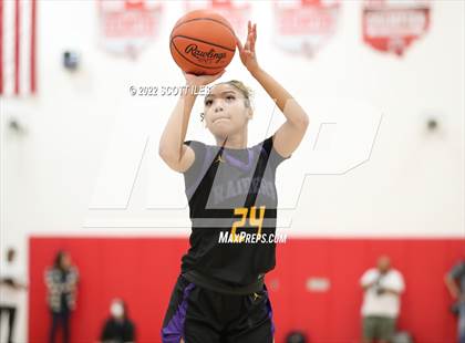 Thumbnail 2 in Dublin Coffman vs. Reynoldsburg (OHSAA D1 Regional Final) photogallery.