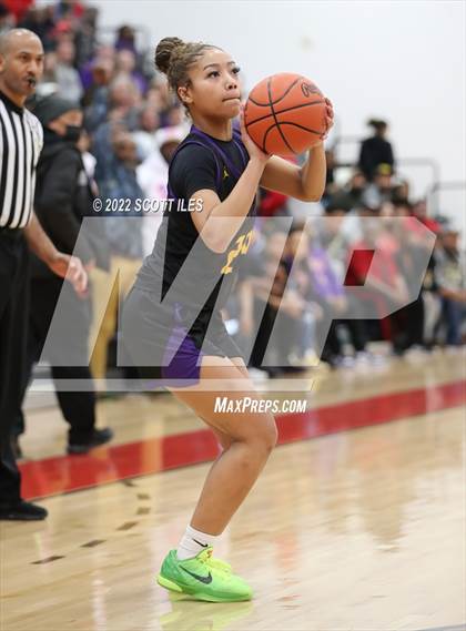 Thumbnail 2 in Dublin Coffman vs. Reynoldsburg (OHSAA D1 Regional Final) photogallery.