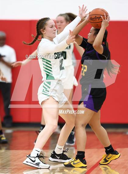 Thumbnail 2 in Dublin Coffman vs. Reynoldsburg (OHSAA D1 Regional Final) photogallery.