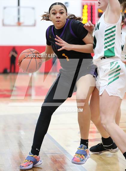 Thumbnail 3 in Dublin Coffman vs. Reynoldsburg (OHSAA D1 Regional Final) photogallery.