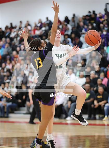 Thumbnail 3 in Dublin Coffman vs. Reynoldsburg (OHSAA D1 Regional Final) photogallery.