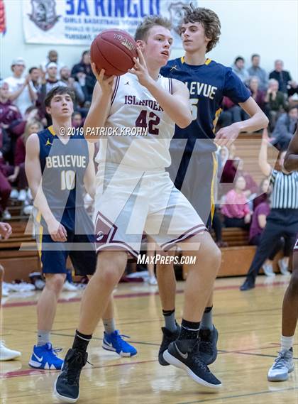Thumbnail 1 in Bellevue vs. Mercer Island Kingco (WIAA 3A Playoff) photogallery.