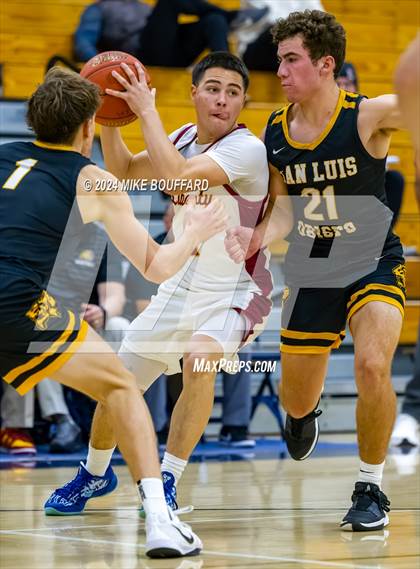 Thumbnail 2 in San Luis Obispo vs Liberty (Santa Barbara Holiday Classic) photogallery.