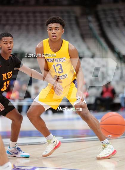 Thumbnail 3 in Montverde Academy vs. Yates (Thanksgiving Hoopfest) photogallery.