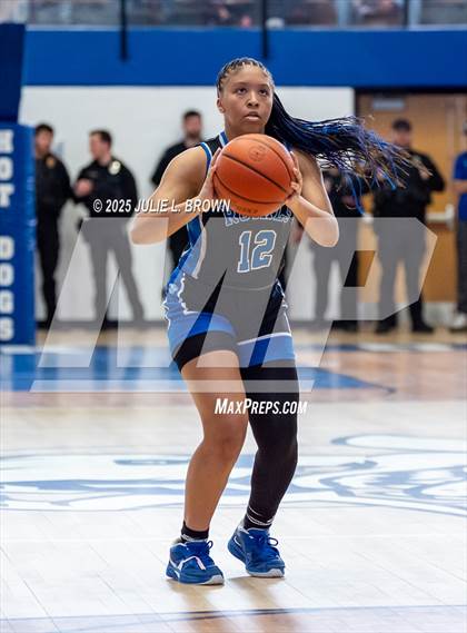 Thumbnail 2 in Hamilton Southeastern vs. Valparaiso (IHSAA 4A Frankfort Semi-State) photogallery.