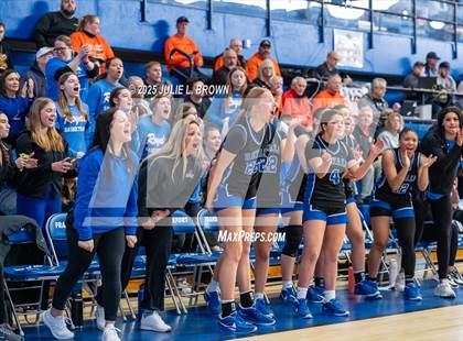 Thumbnail 2 in Hamilton Southeastern vs. Valparaiso (IHSAA 4A Frankfort Semi-State) photogallery.