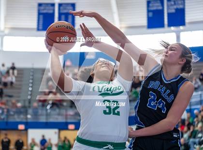 Thumbnail 2 in Hamilton Southeastern vs. Valparaiso (IHSAA 4A Frankfort Semi-State) photogallery.