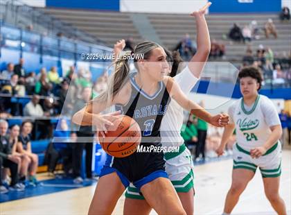 Thumbnail 1 in Hamilton Southeastern vs. Valparaiso (IHSAA 4A Frankfort Semi-State) photogallery.