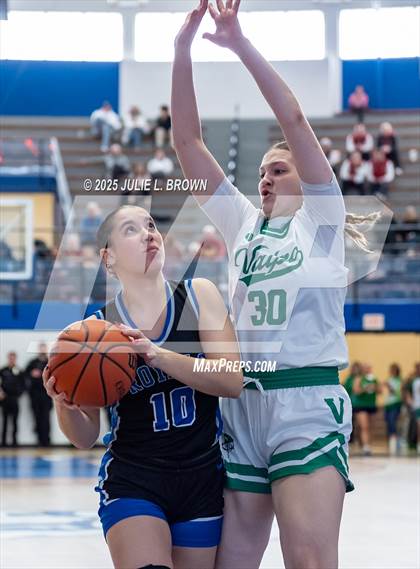 Thumbnail 1 in Hamilton Southeastern vs. Valparaiso (IHSAA 4A Frankfort Semi-State) photogallery.