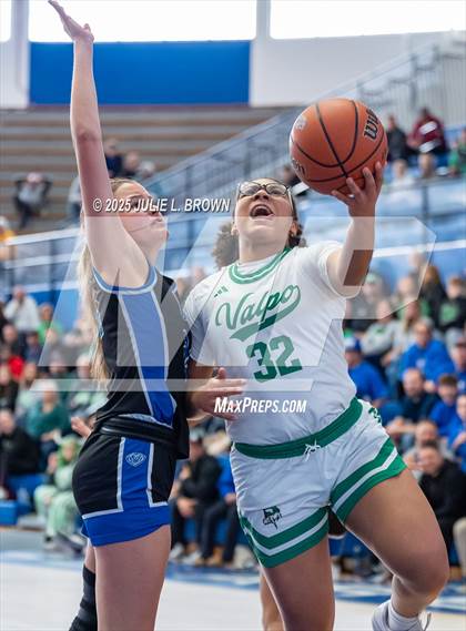 Thumbnail 3 in Hamilton Southeastern vs. Valparaiso (IHSAA 4A Frankfort Semi-State) photogallery.