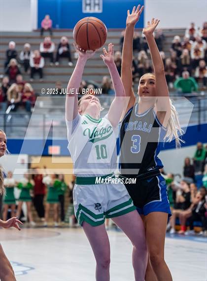 Thumbnail 1 in Hamilton Southeastern vs. Valparaiso (IHSAA 4A Frankfort Semi-State) photogallery.