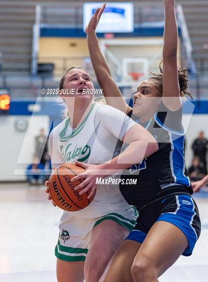 Thumbnail 2 in Hamilton Southeastern vs. Valparaiso (IHSAA 4A Frankfort Semi-State) photogallery.