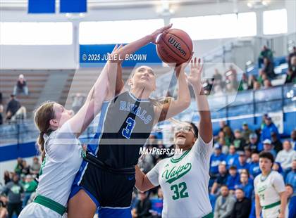 Thumbnail 2 in Hamilton Southeastern vs. Valparaiso (IHSAA 4A Frankfort Semi-State) photogallery.