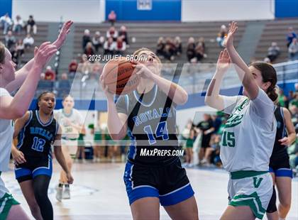 Thumbnail 2 in Hamilton Southeastern vs. Valparaiso (IHSAA 4A Frankfort Semi-State) photogallery.