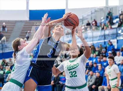 Thumbnail 1 in Hamilton Southeastern vs. Valparaiso (IHSAA 4A Frankfort Semi-State) photogallery.