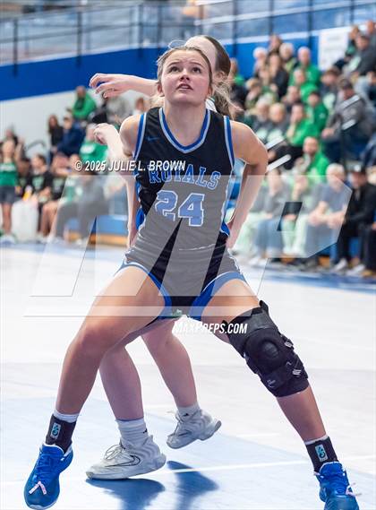 Thumbnail 2 in Hamilton Southeastern vs. Valparaiso (IHSAA 4A Frankfort Semi-State) photogallery.