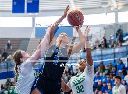 Thumbnail 3 in Hamilton Southeastern vs. Valparaiso (IHSAA 4A Frankfort Semi-State) photogallery.