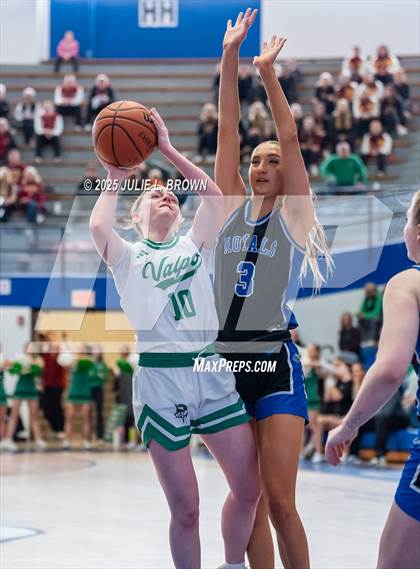 Thumbnail 3 in Hamilton Southeastern vs. Valparaiso (IHSAA 4A Frankfort Semi-State) photogallery.