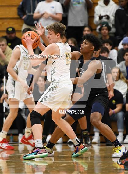Thumbnail 3 in Sierra Canyon vs. Jesuit (Les Schwab Invitational) photogallery.
